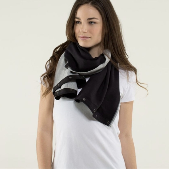 Lululemon Vinyasa Scarf *Rulu Black / Tonka Stripe Heathered Light Grey Heather - Picture 2 of 11